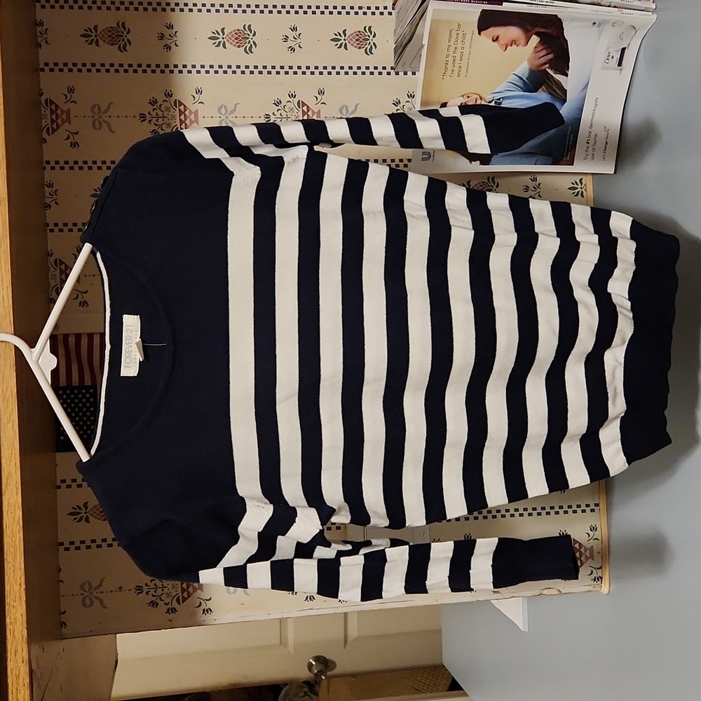 NWT Forever 21 Sweater Top Size Small/Petite